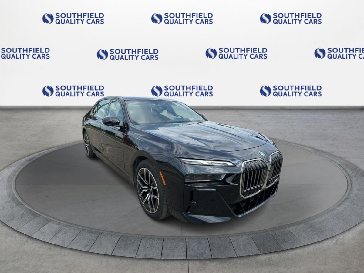 BMW 7 Series photo 2