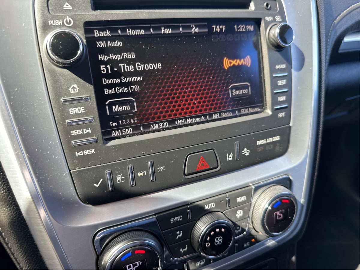 GMC Acadia photo 18