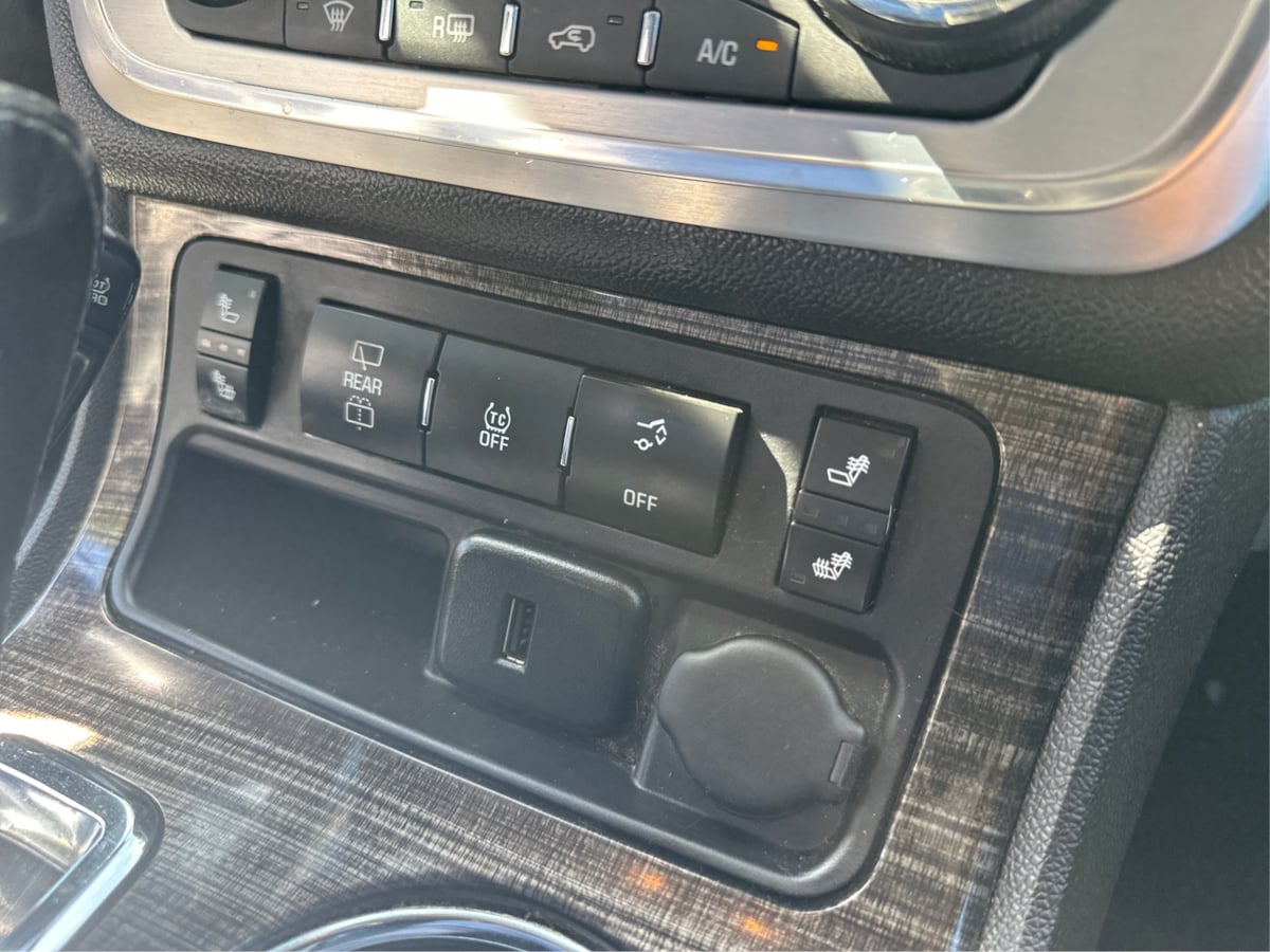 GMC Acadia photo 13