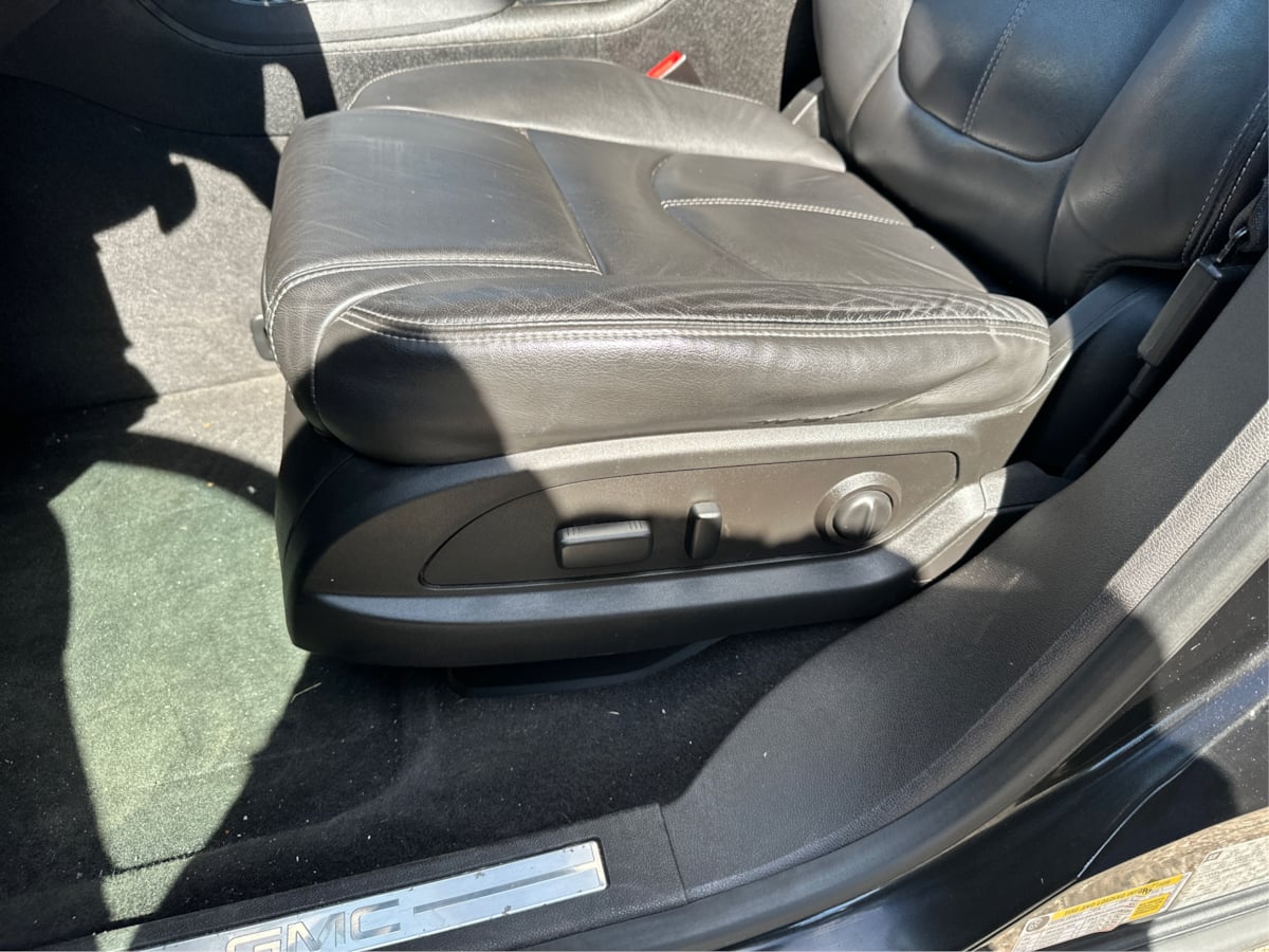 GMC Acadia photo 24
