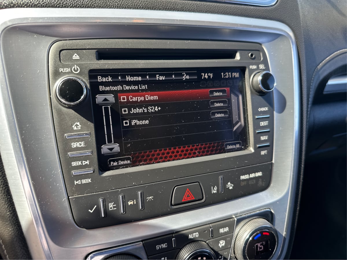 GMC Acadia photo 17