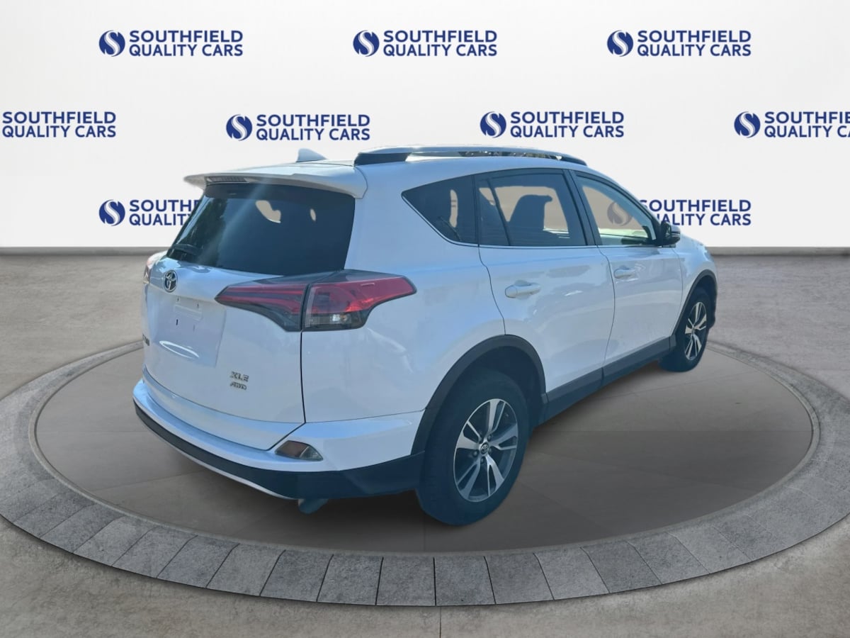 Toyota RAV4 photo 8