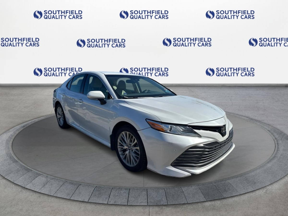 Toyota Camry photo 2