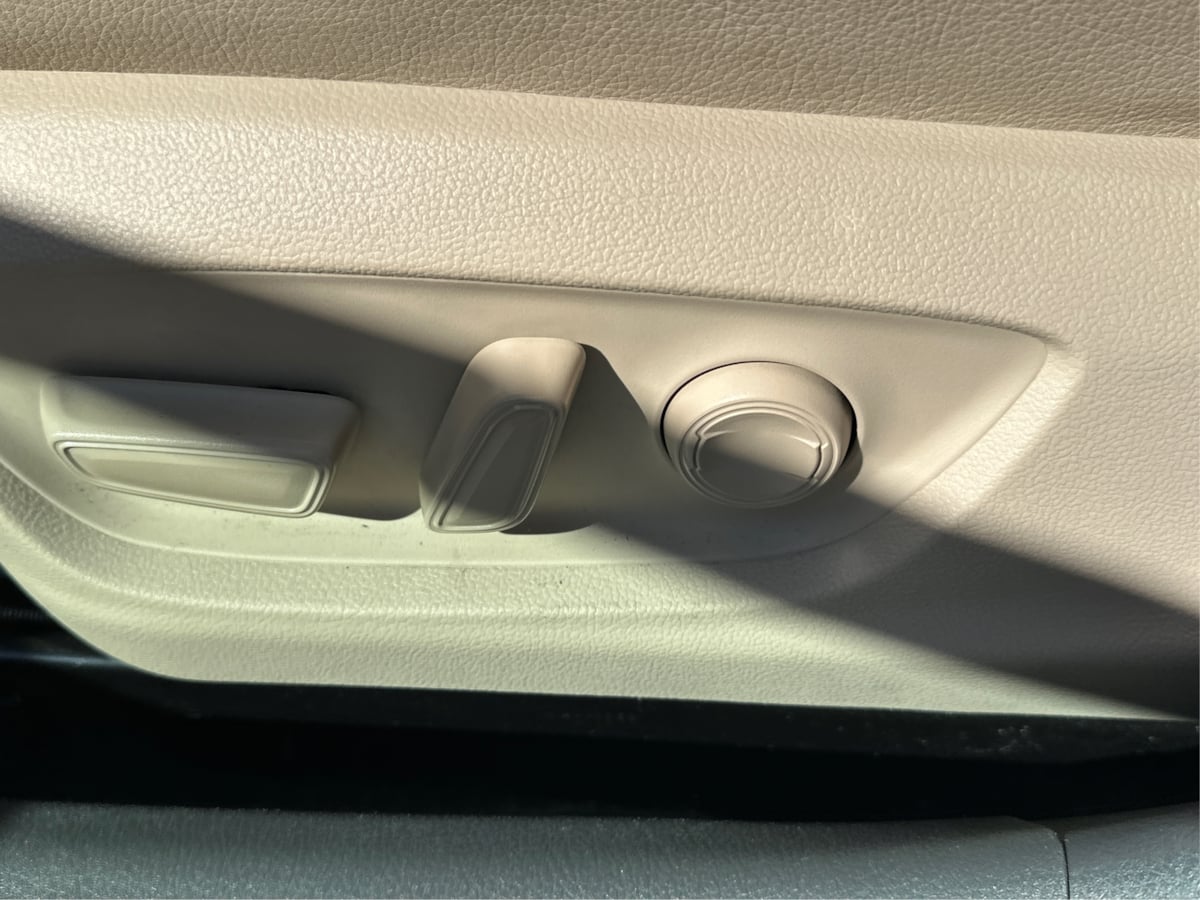 Toyota Camry photo 12