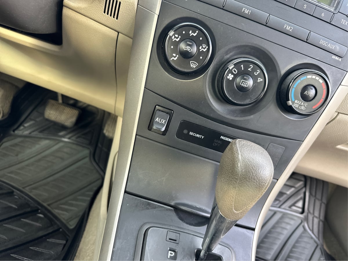 Photo 14 of this Toyota Corolla