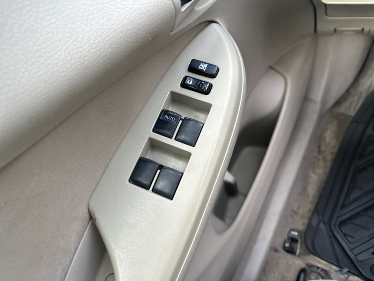 Photo 11 of this Toyota Corolla