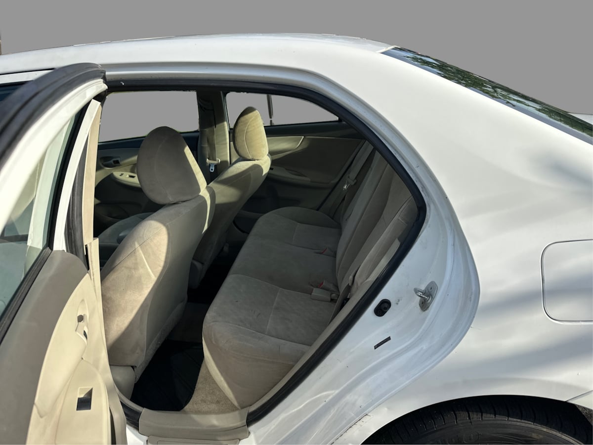 Photo 21 of this Toyota Corolla