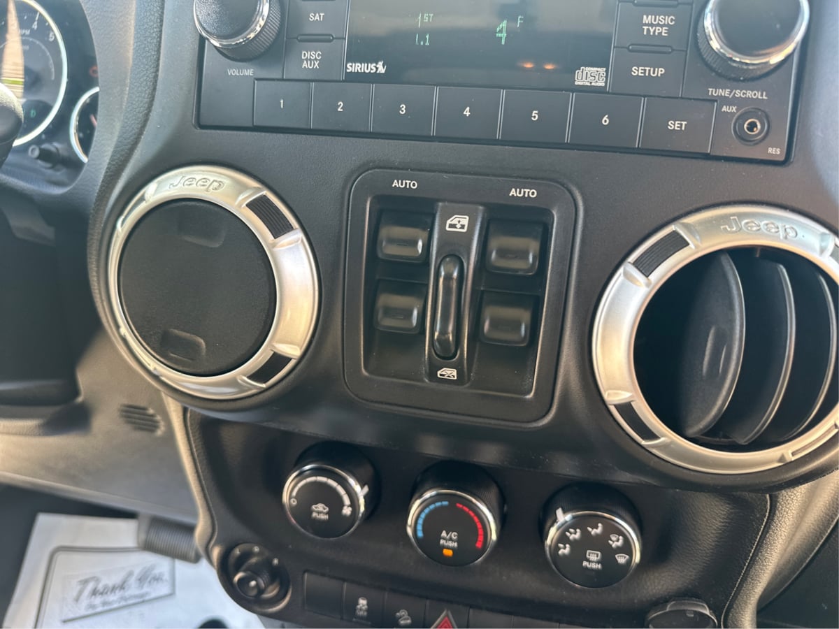 Jeep Wrangler photo 12