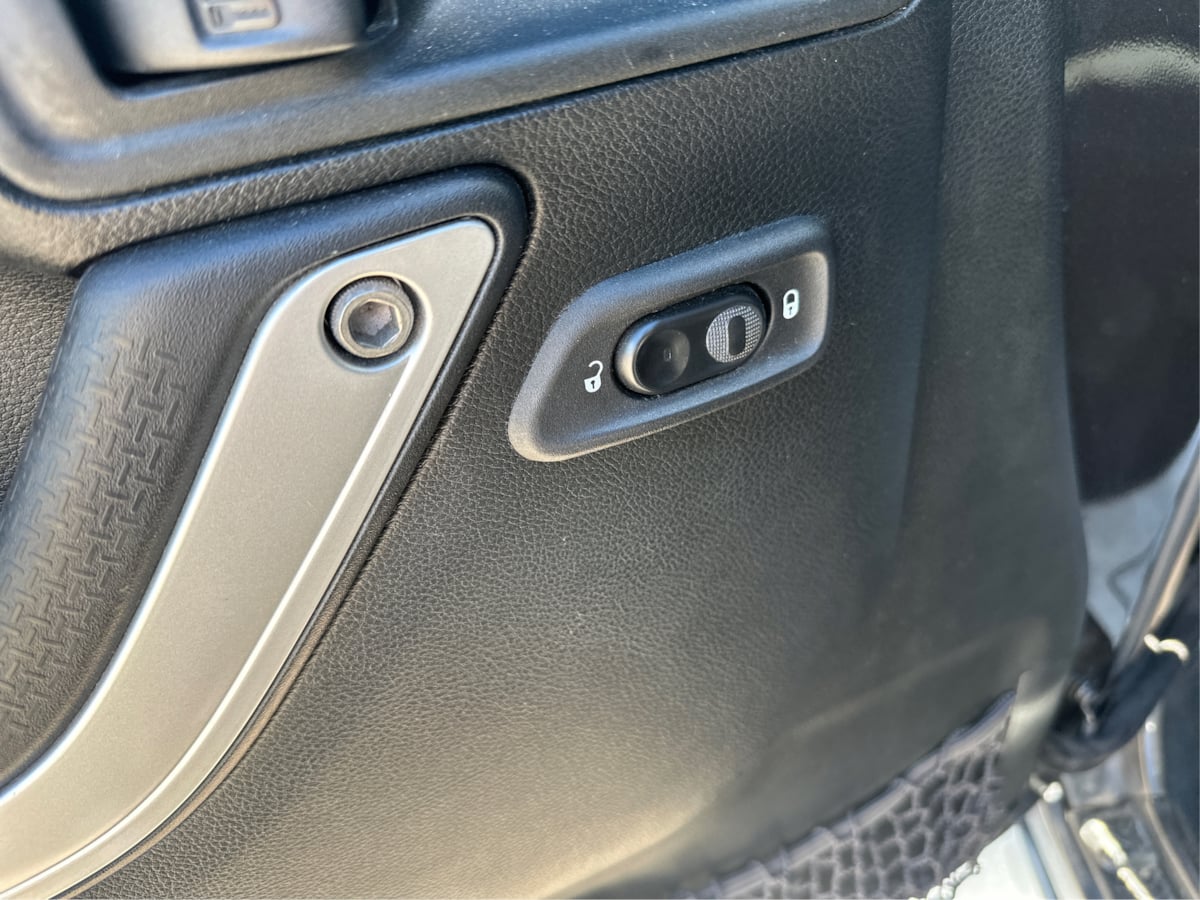 Jeep Wrangler photo 13
