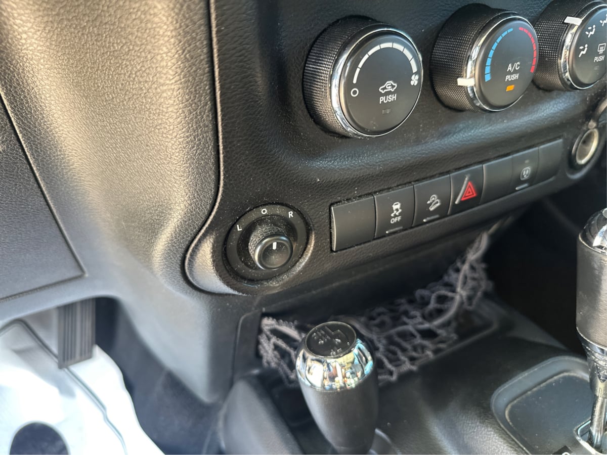 Jeep Wrangler photo 14