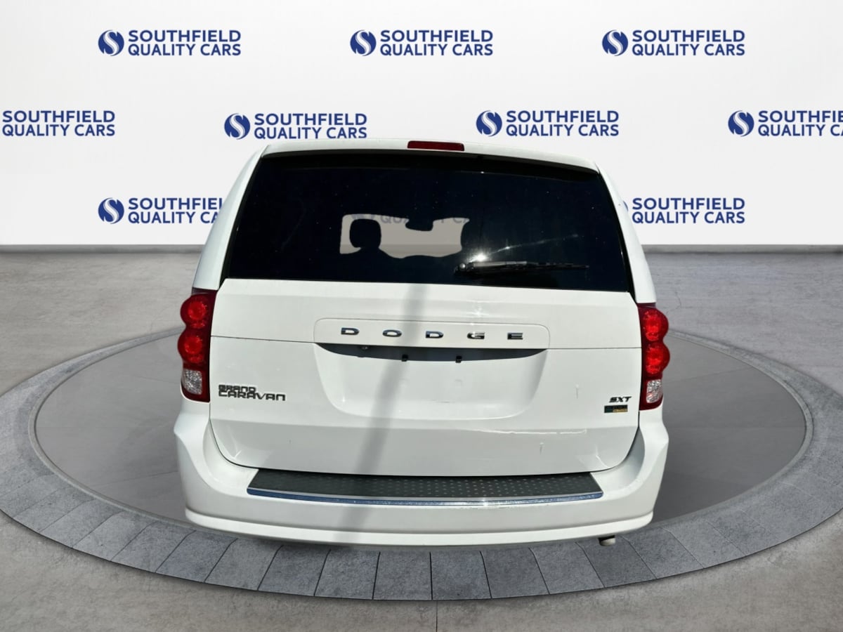 Dodge Grand Caravan photo 6
