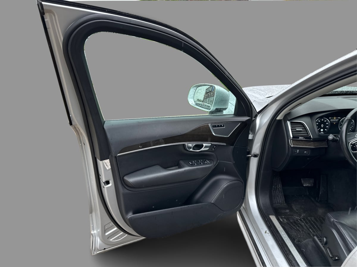 Volvo XC90 photo 29