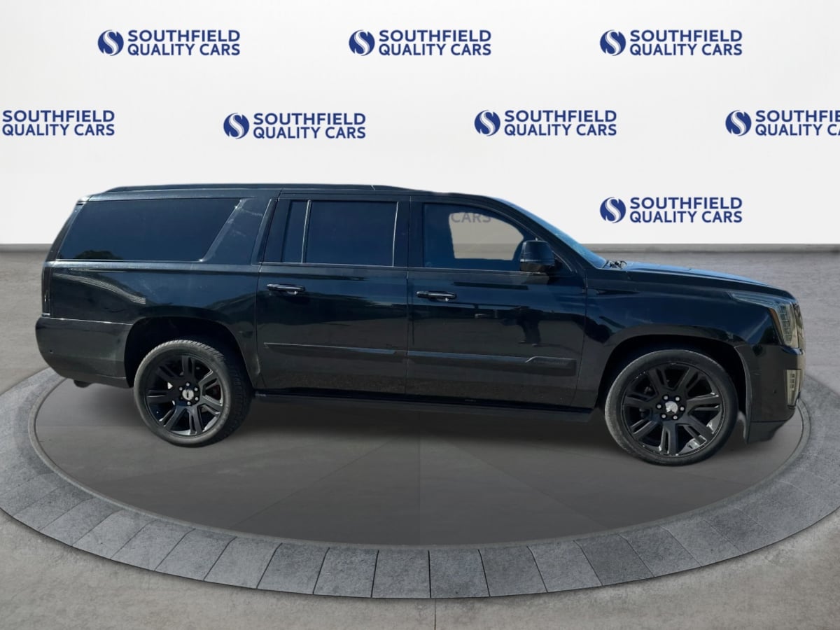 Cadillac Escalade ESV photo 9