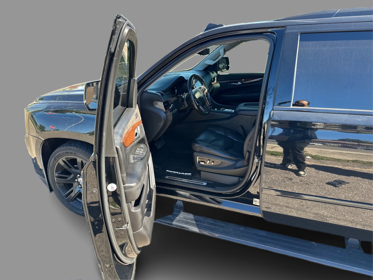 Cadillac Escalade ESV photo 11