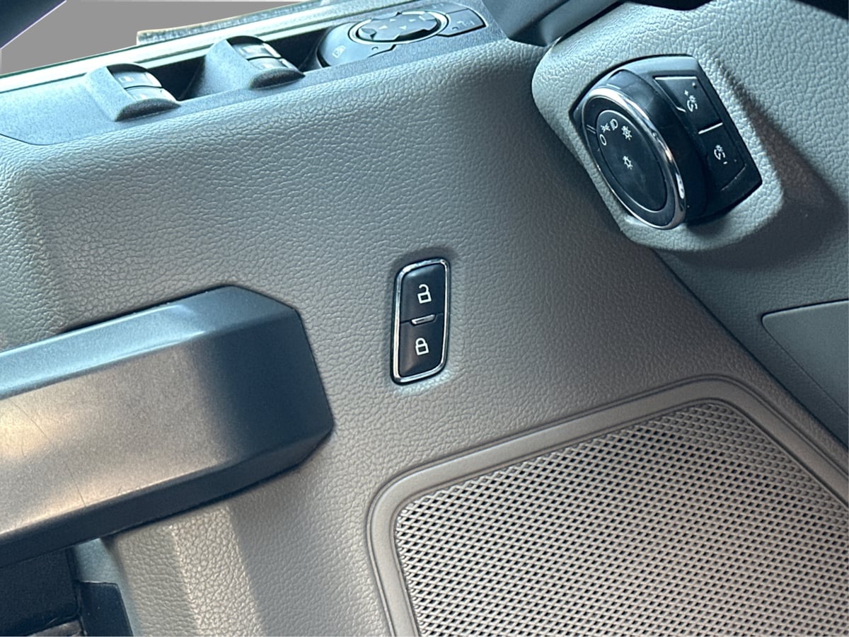 Ford F-150 photo 17