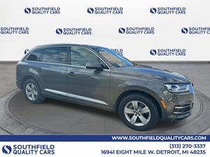 View 2018 Audi Q7 