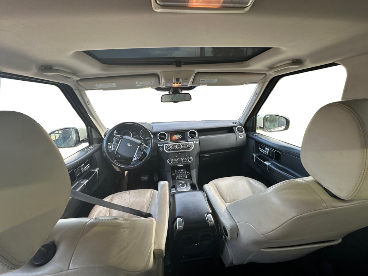 Land Rover LR4 photo 23