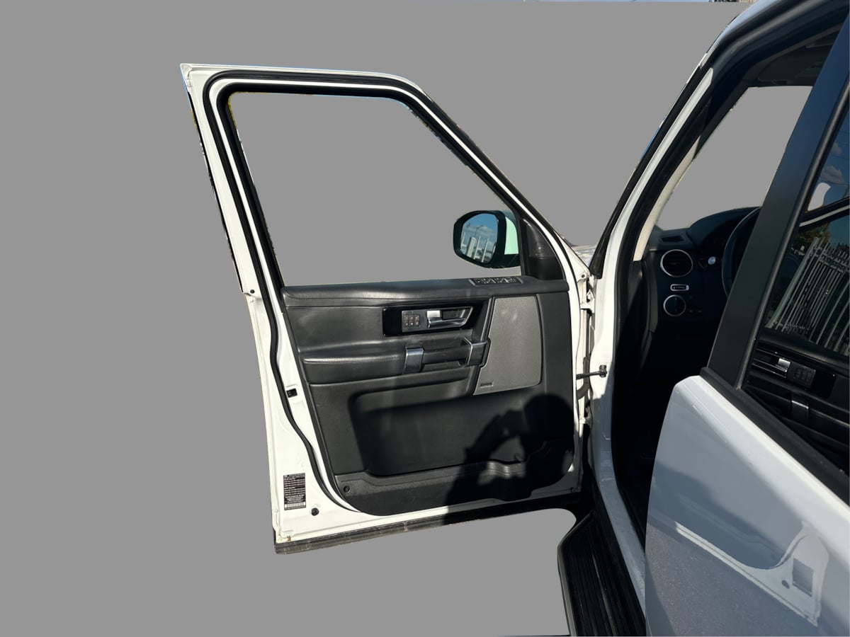 Land Rover LR4 photo 25