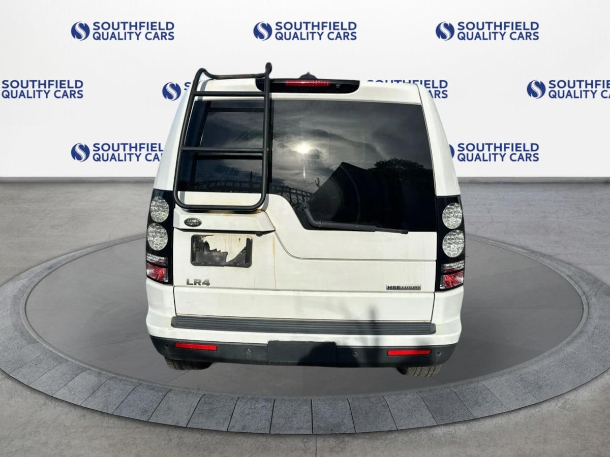 Land Rover LR4 photo 5
