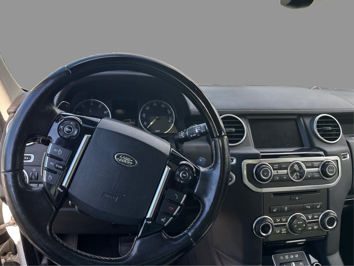Land Rover LR4 photo 26