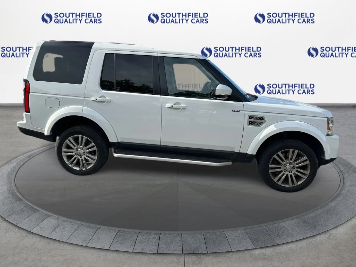 Land Rover LR4 photo 8
