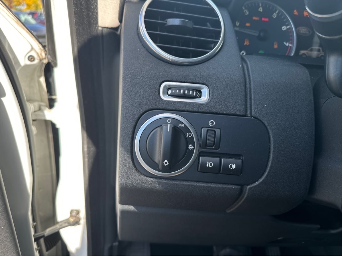 Land Rover LR4 photo 27