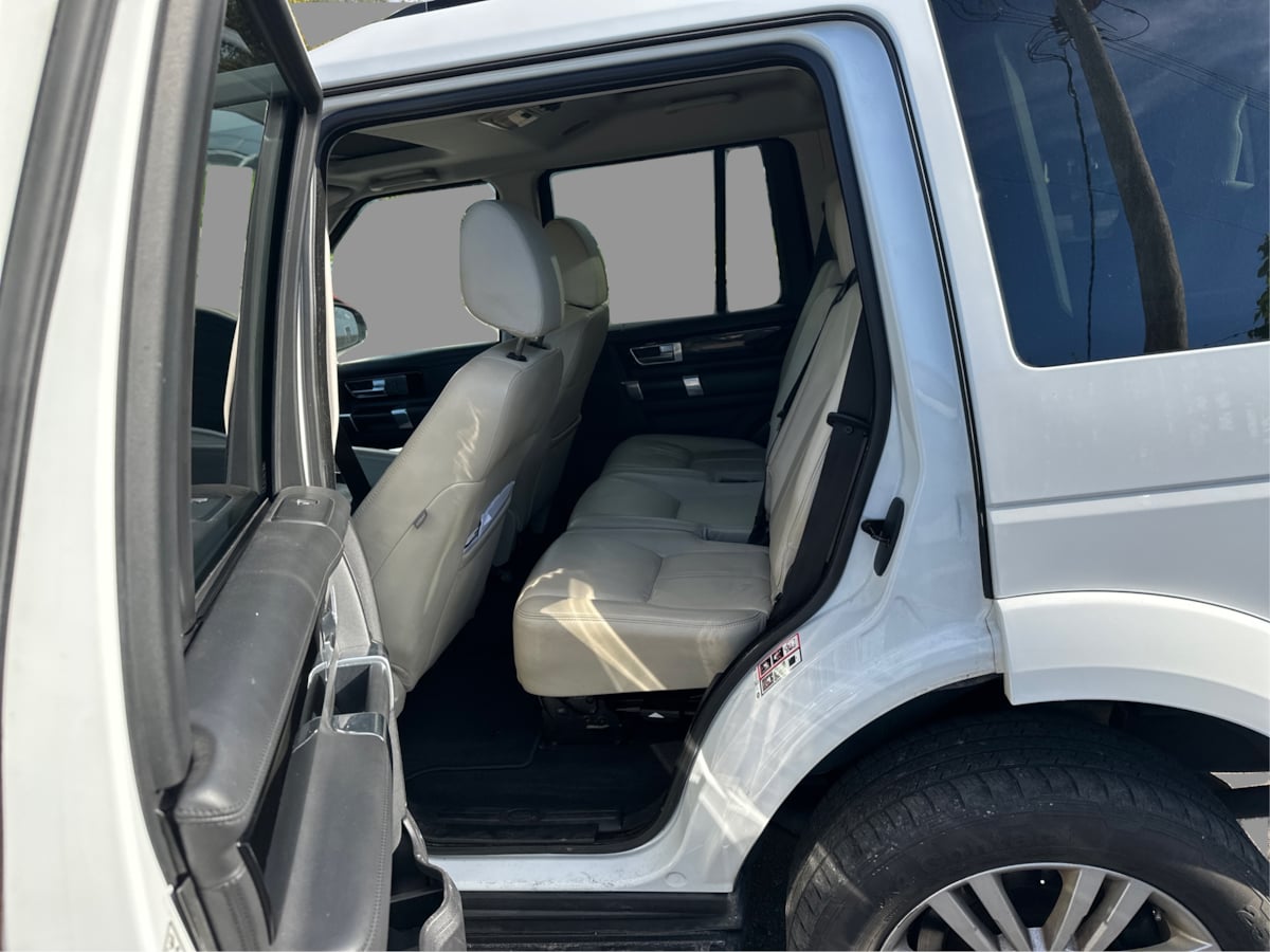 Land Rover LR4 photo 11