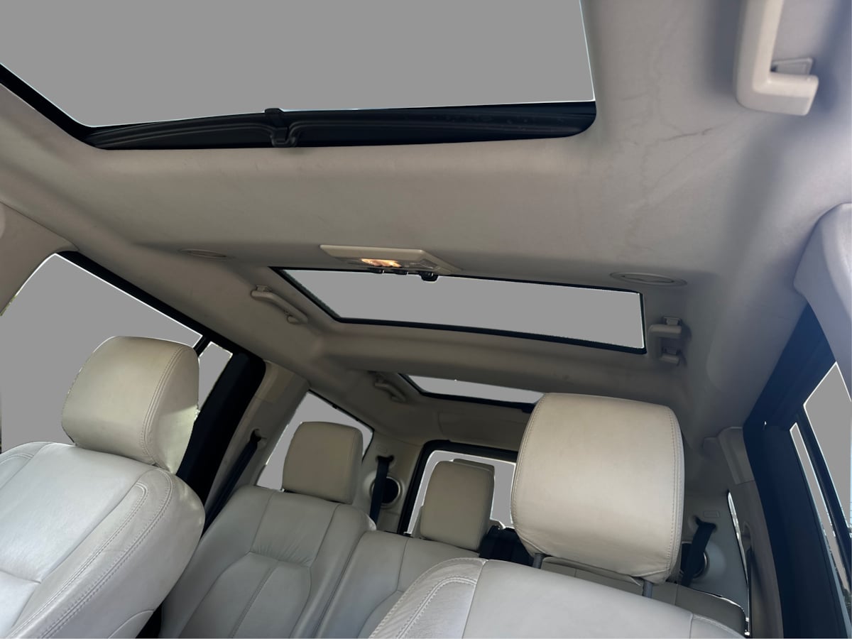 Land Rover LR4 photo 29