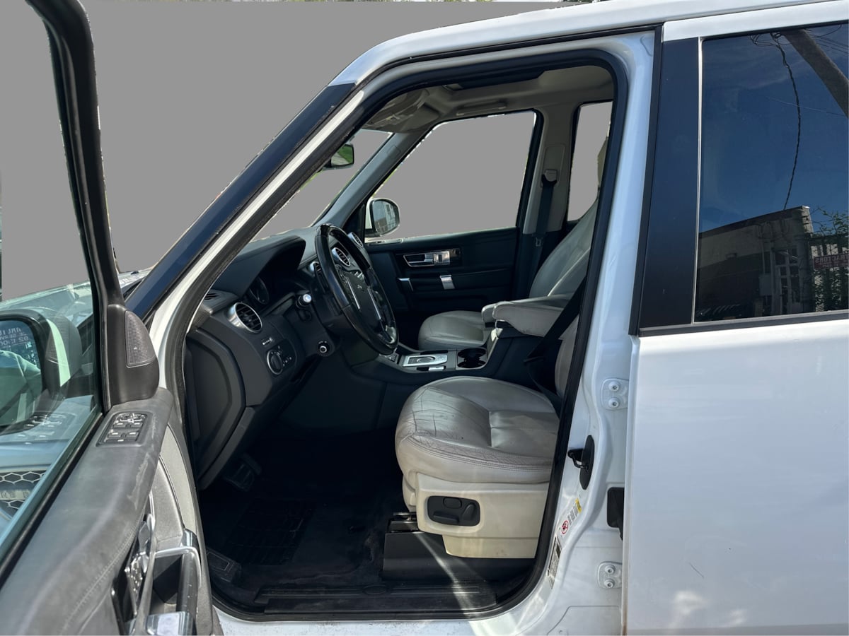 Land Rover LR4 photo 10
