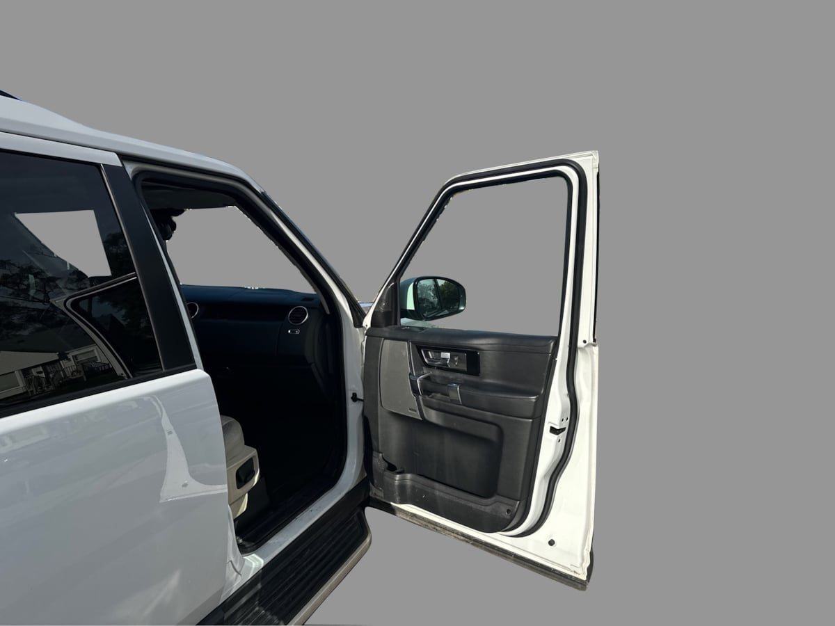 Land Rover LR4 photo 34