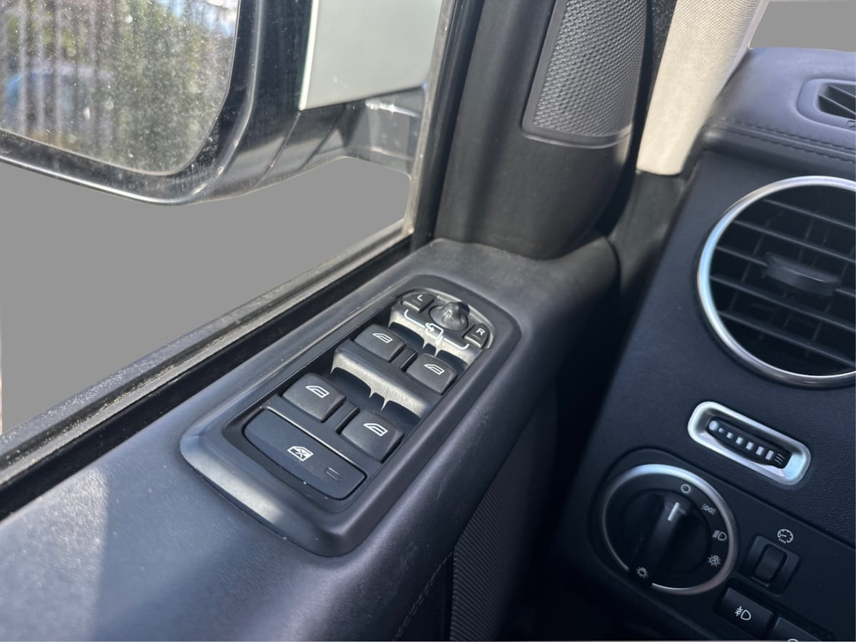 Land Rover LR4 photo 14