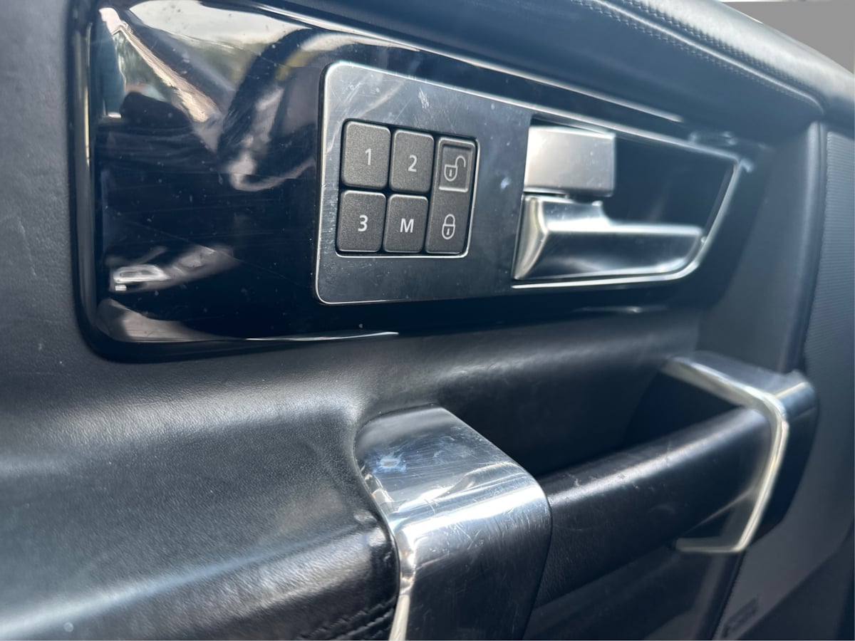 Land Rover LR4 photo 15