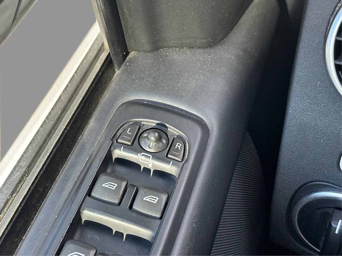 Land Rover LR4 photo 16