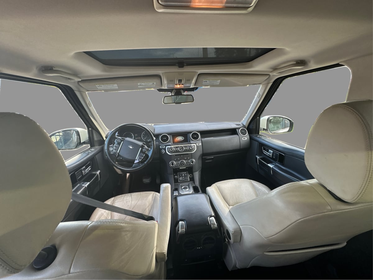 Land Rover LR4 photo 17