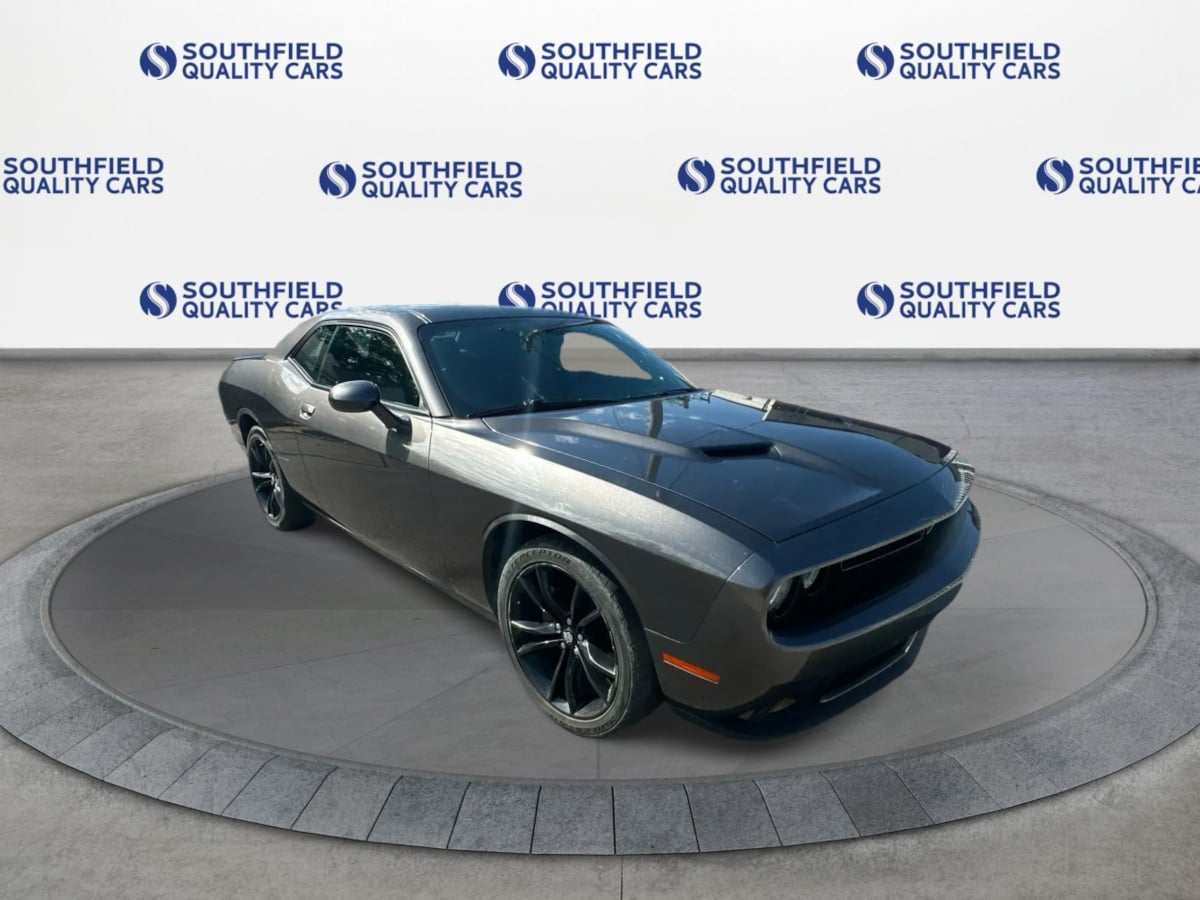 Dodge Challenger photo 2