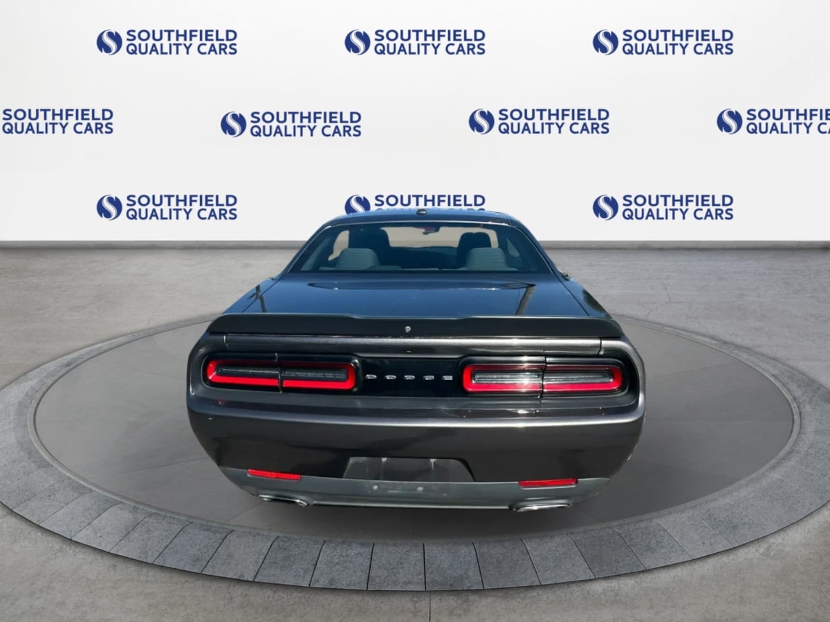 Dodge Challenger photo 6