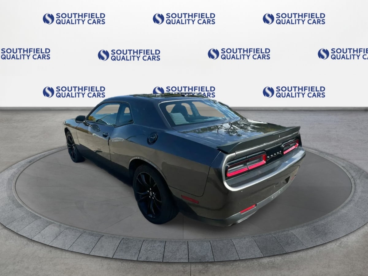 Dodge Challenger photo 5