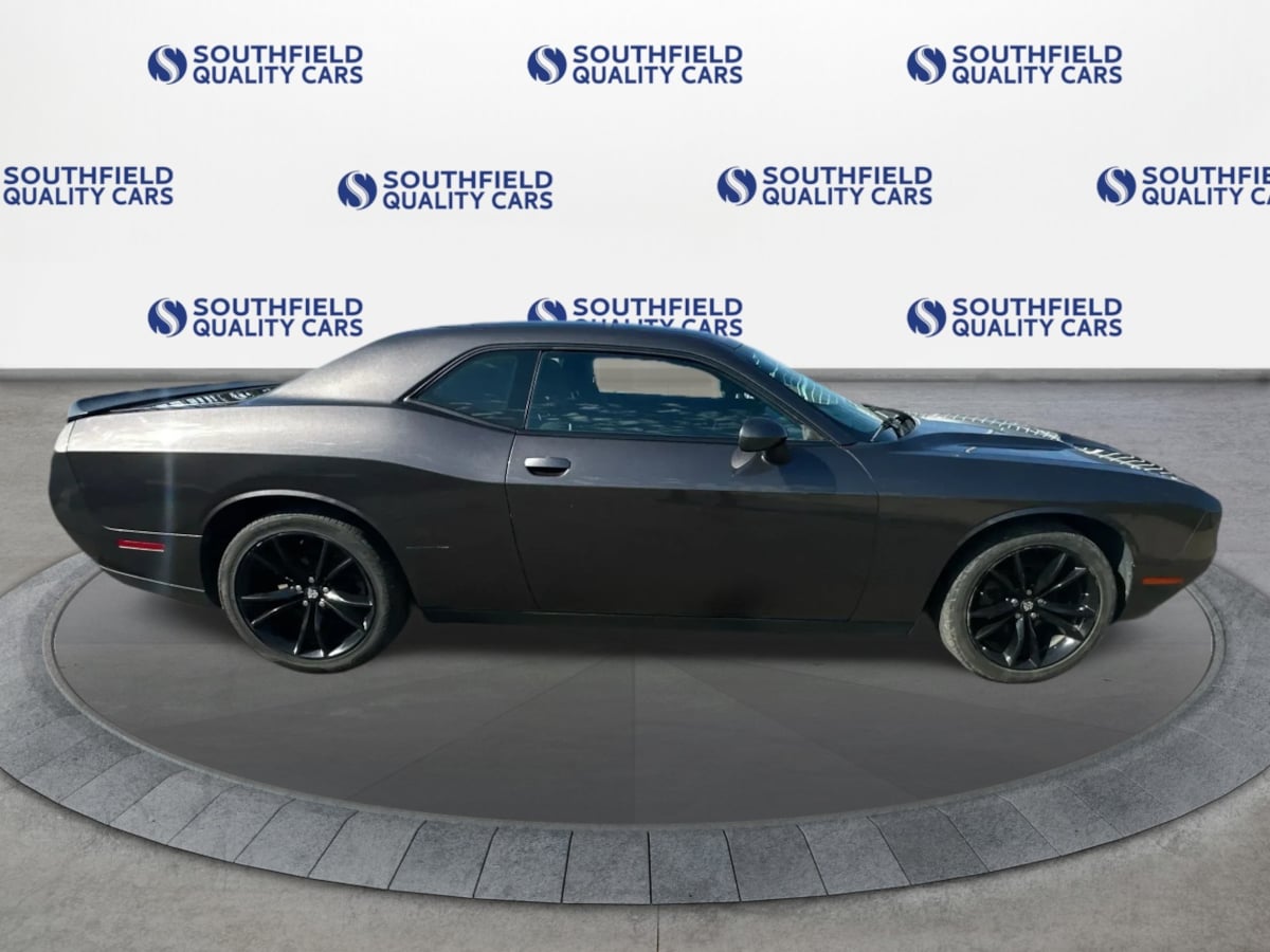 Dodge Challenger photo 9