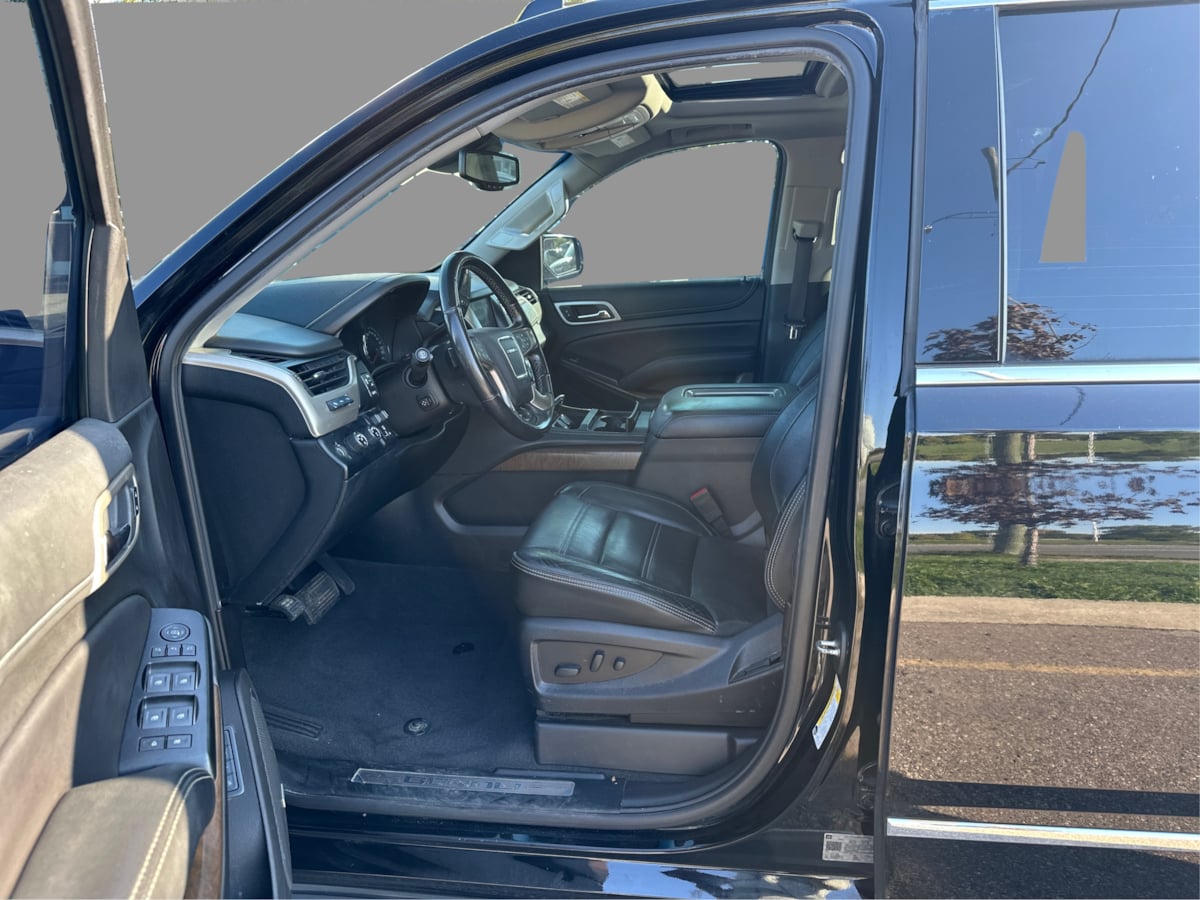 GMC Yukon photo 11