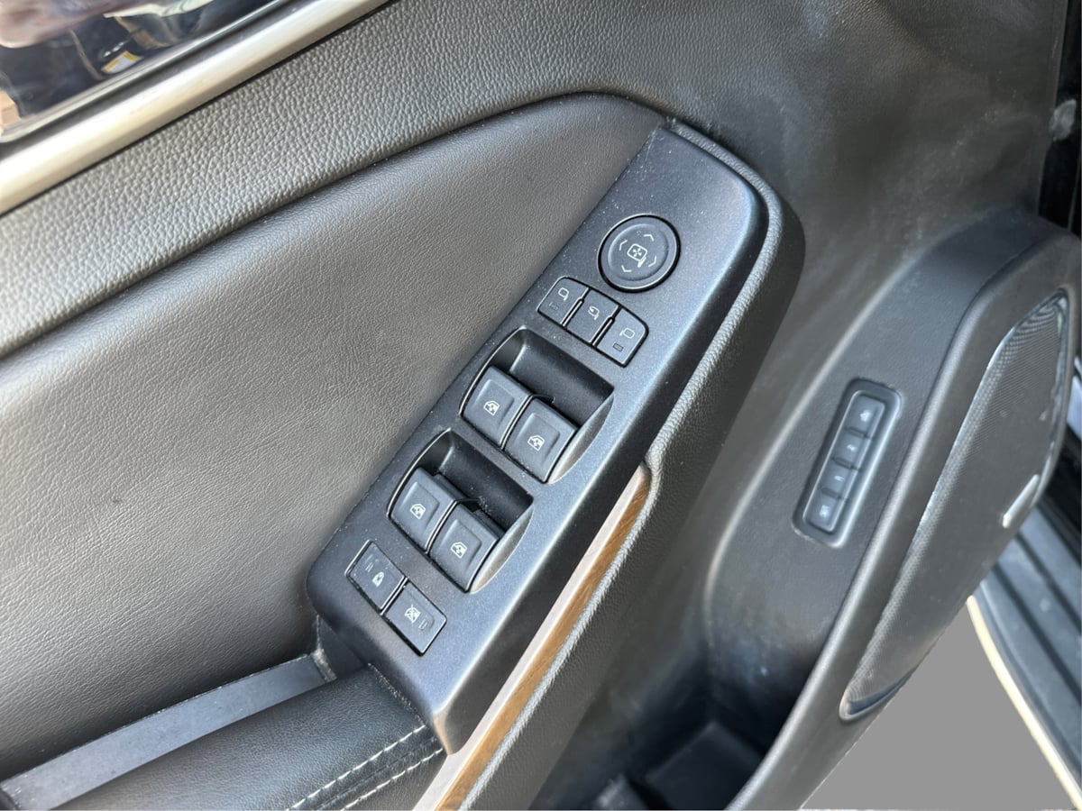 GMC Yukon photo 16