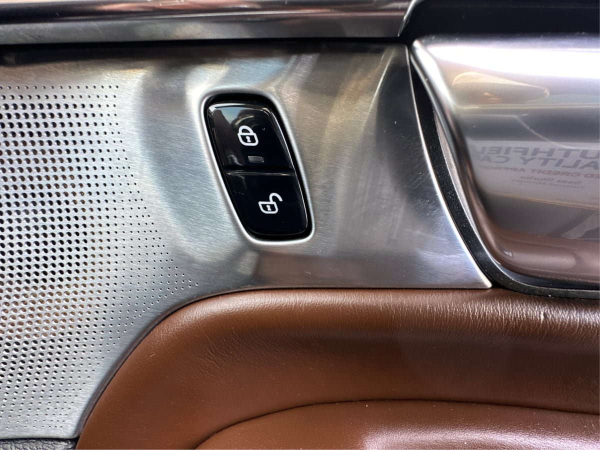 Photo 12 of this Volvo XC90