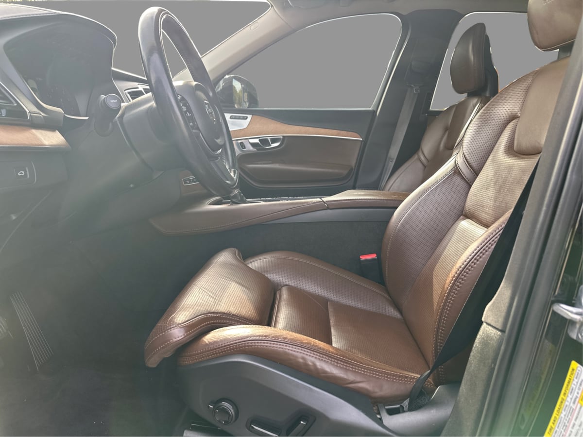 Photo 38 of this Volvo XC90