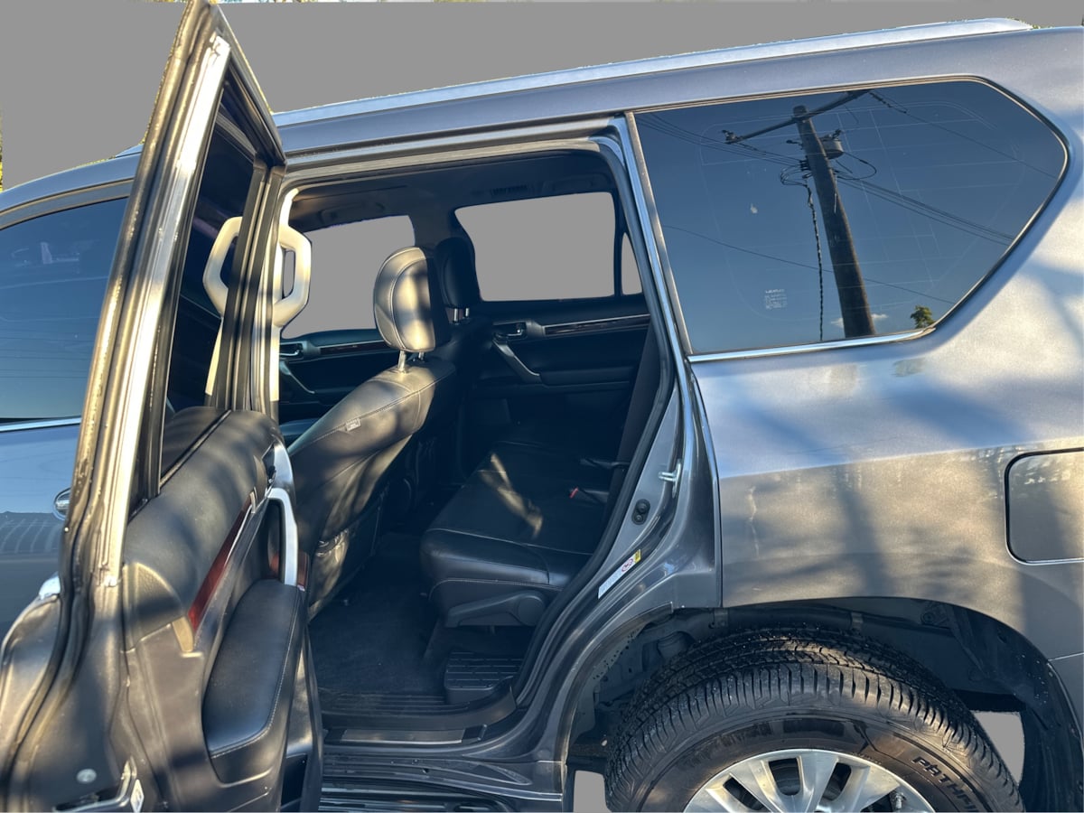Lexus GX photo 25