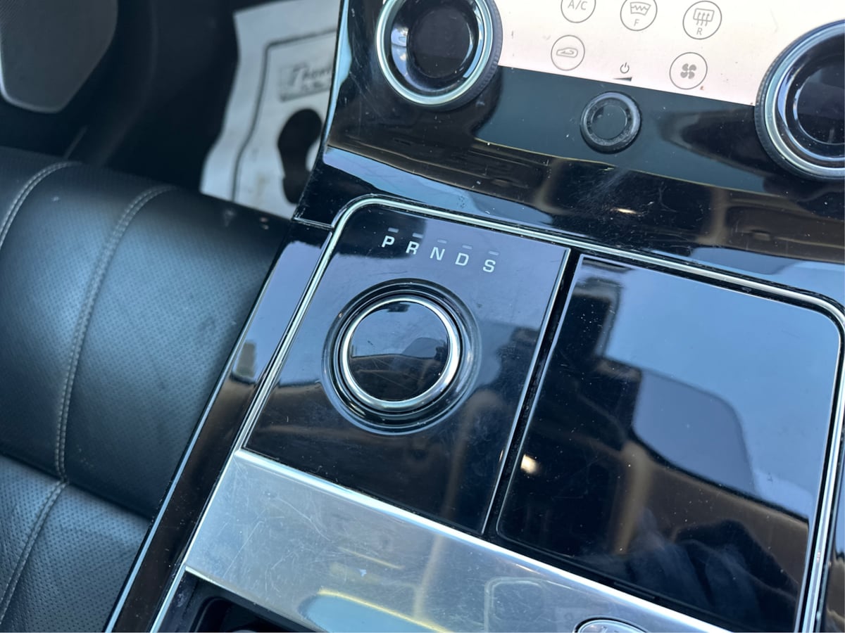Land Rover Range Rover Velar photo 17