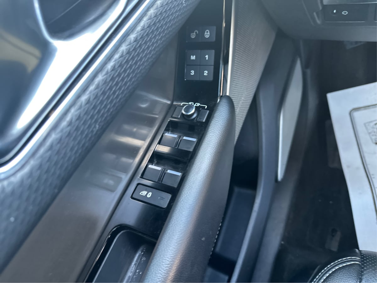 Land Rover Range Rover Velar photo 12