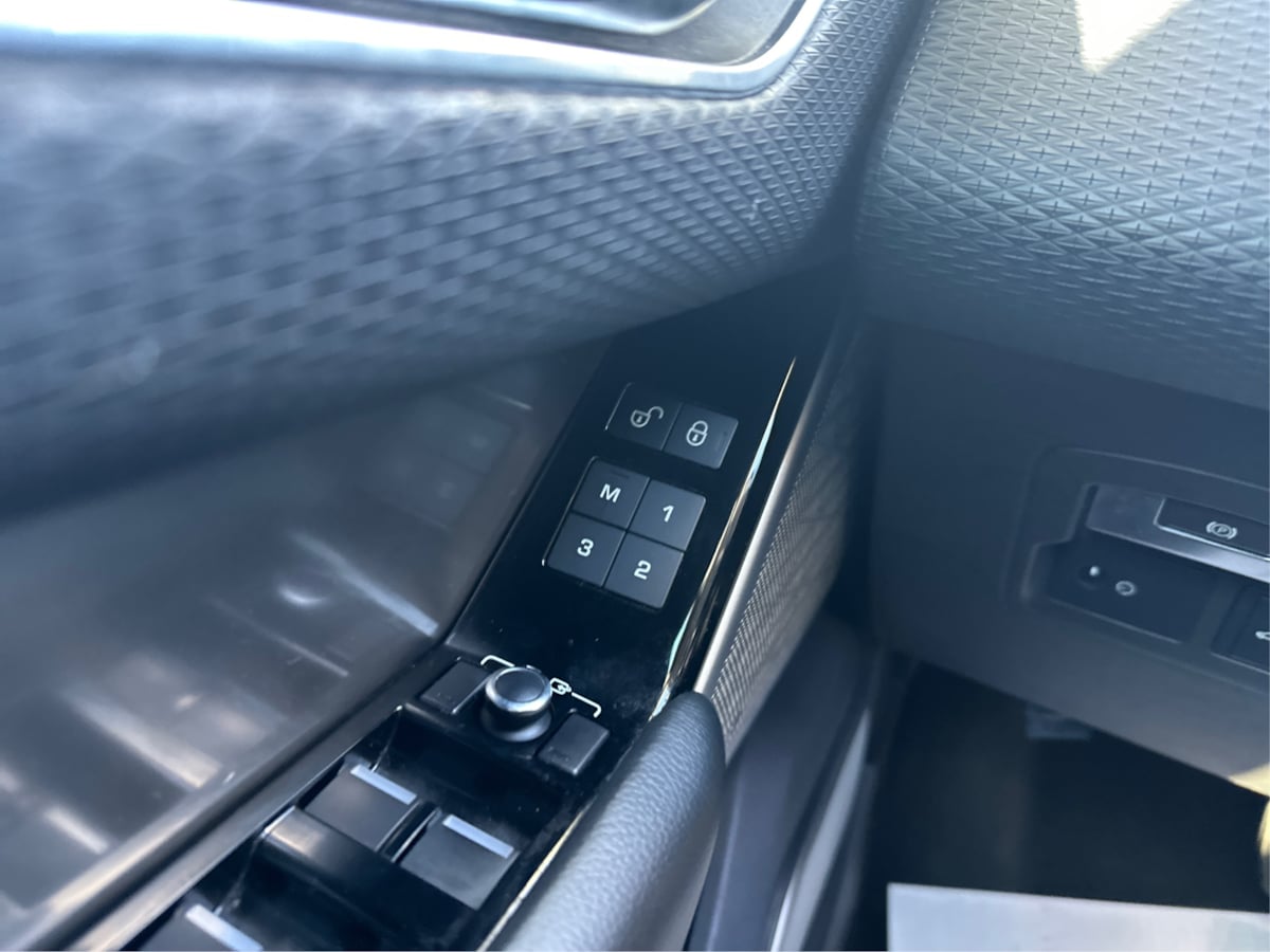 Land Rover Range Rover Velar photo 13