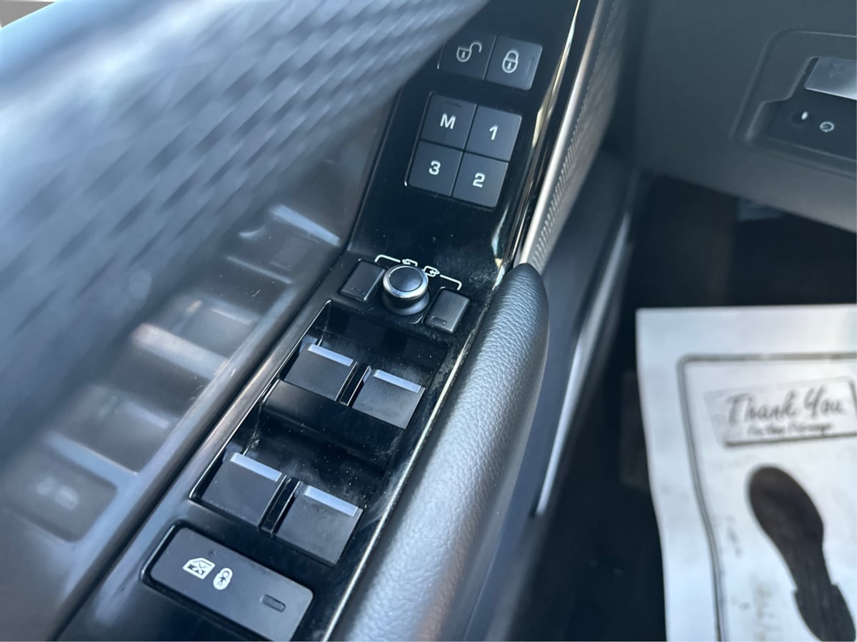 Land Rover Range Rover Velar photo 33