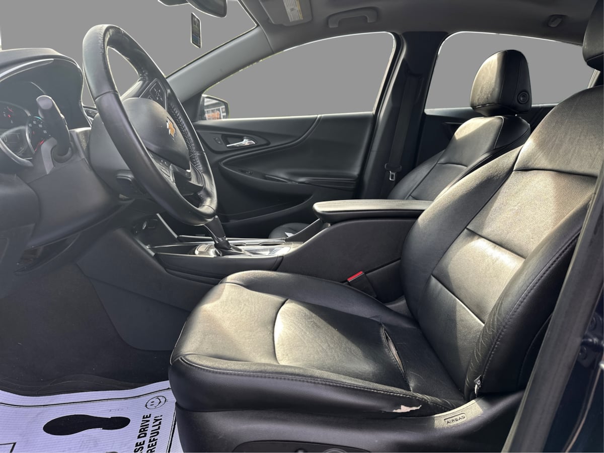 Photo 33 of this Chevrolet Malibu