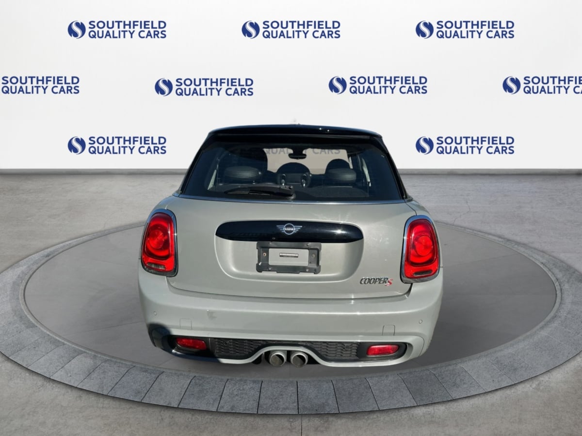Photo 5 of this MINI Hardtop 4 Door