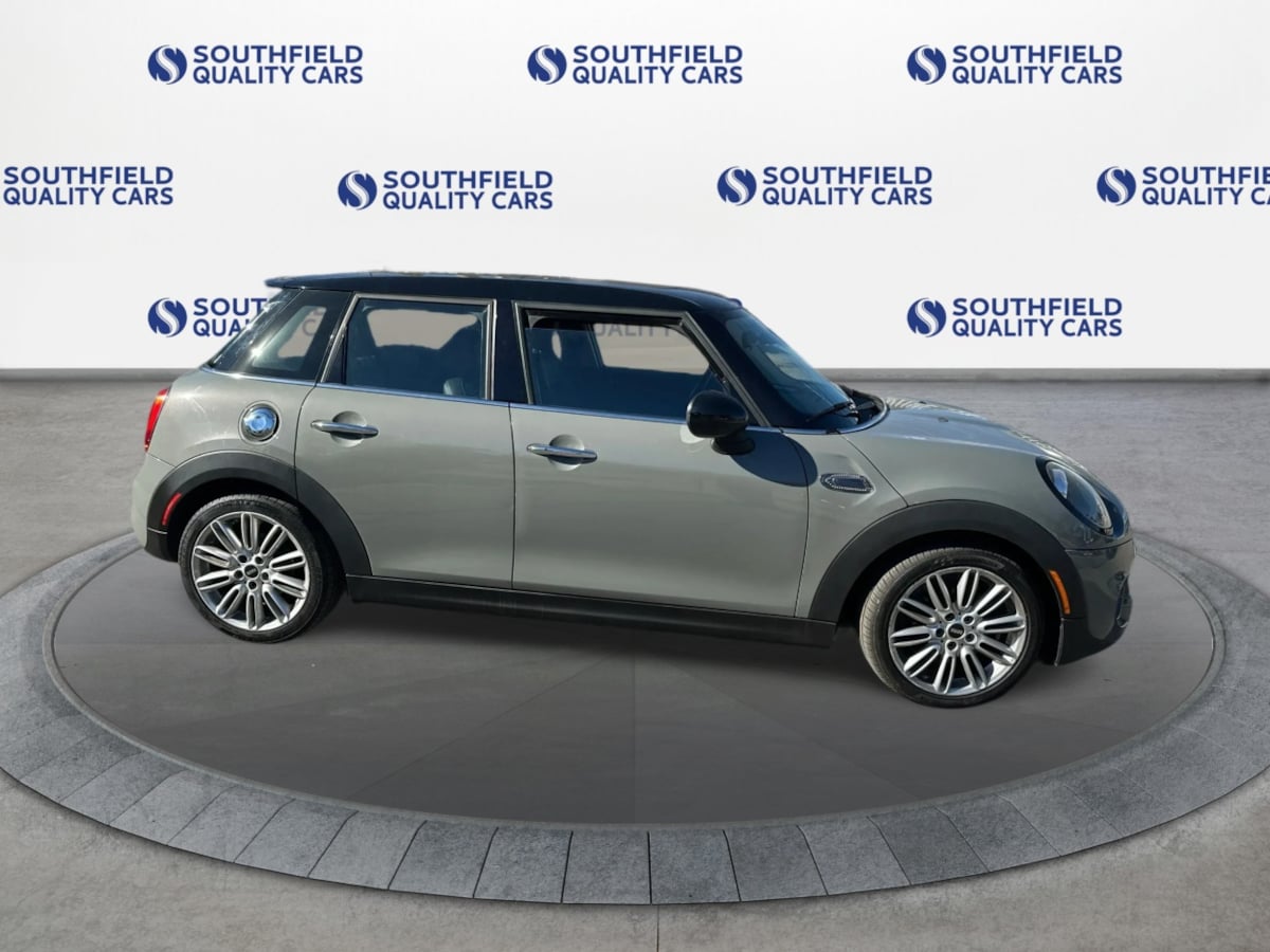 Photo 8 of this MINI Hardtop 4 Door